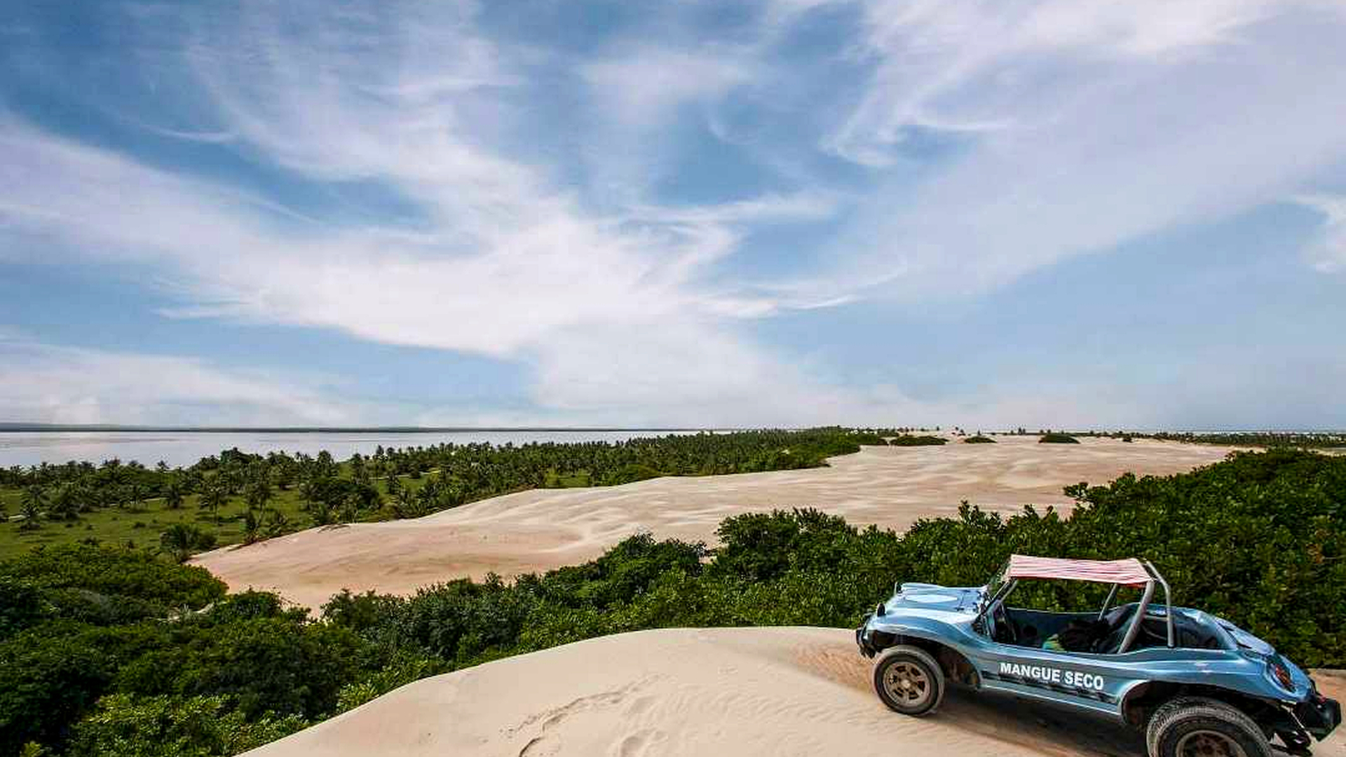 Passeio em Mangue Seco saindo de Aracaju com buggy nas dunas e coqueirais